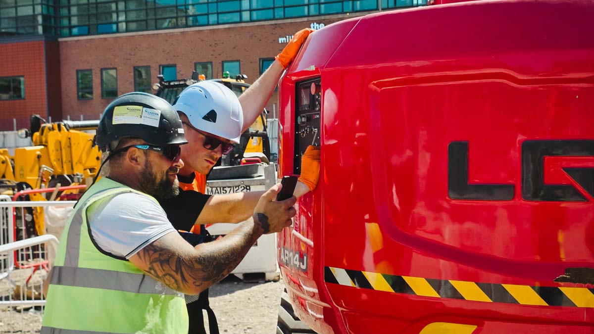 How Leadership Holds Complex Construction Projects Together Across Time and Distances